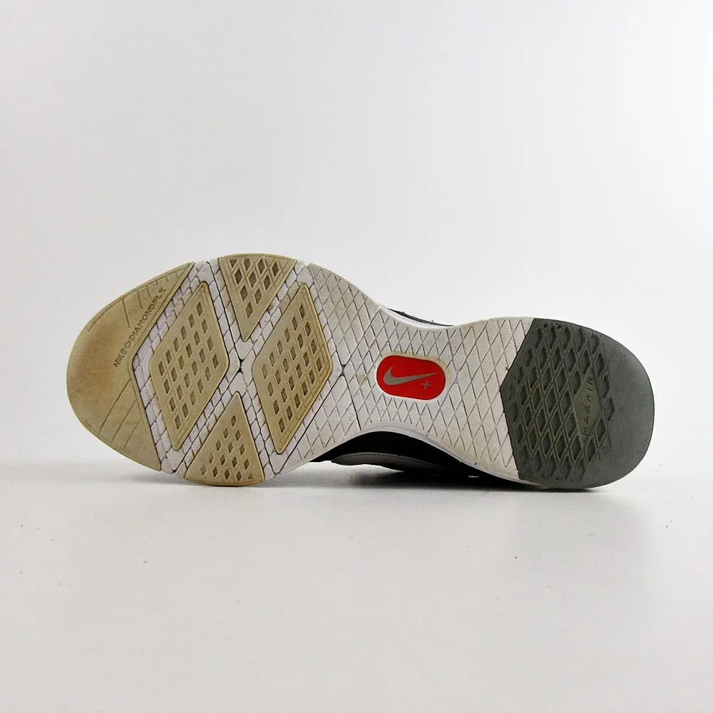NIKE Air Strong