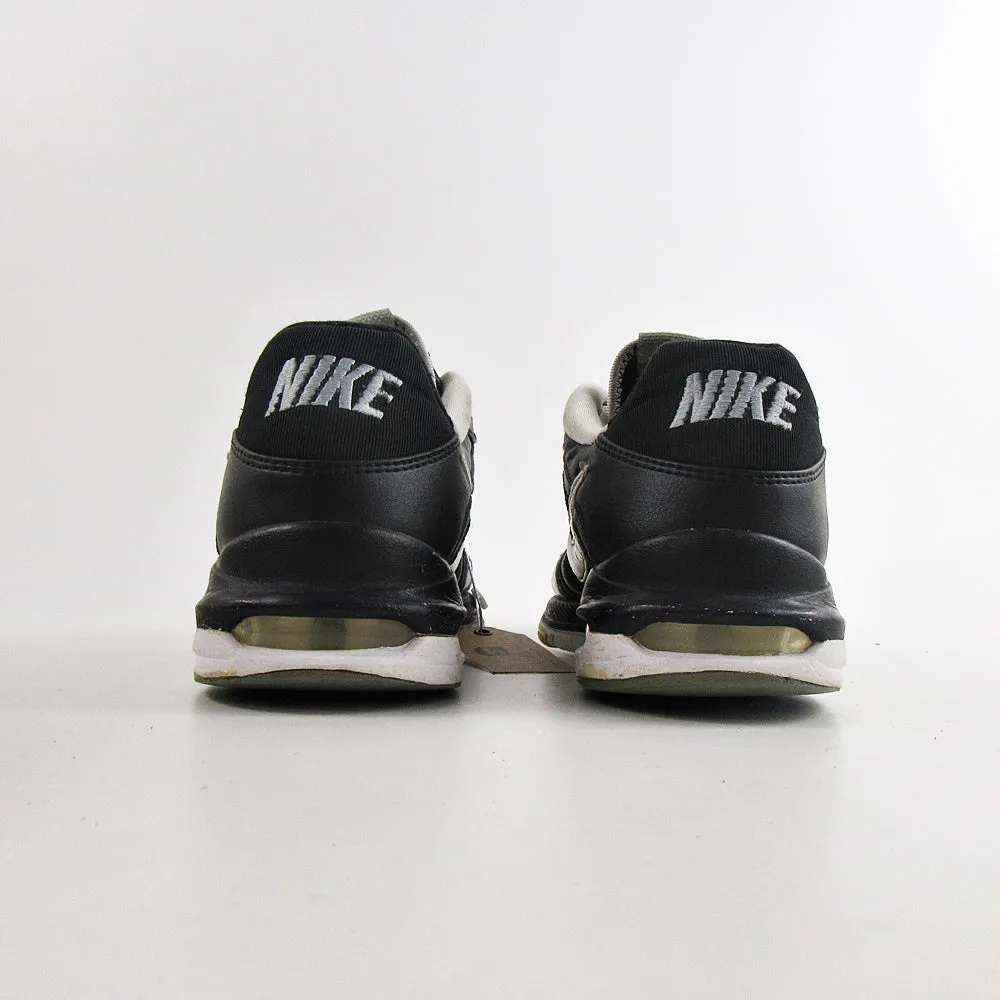 NIKE Air Strong